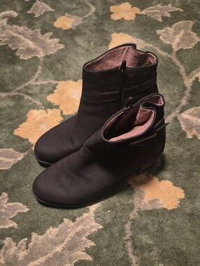 Dansko Black Leather Men's Ankle Boots with Side Zip